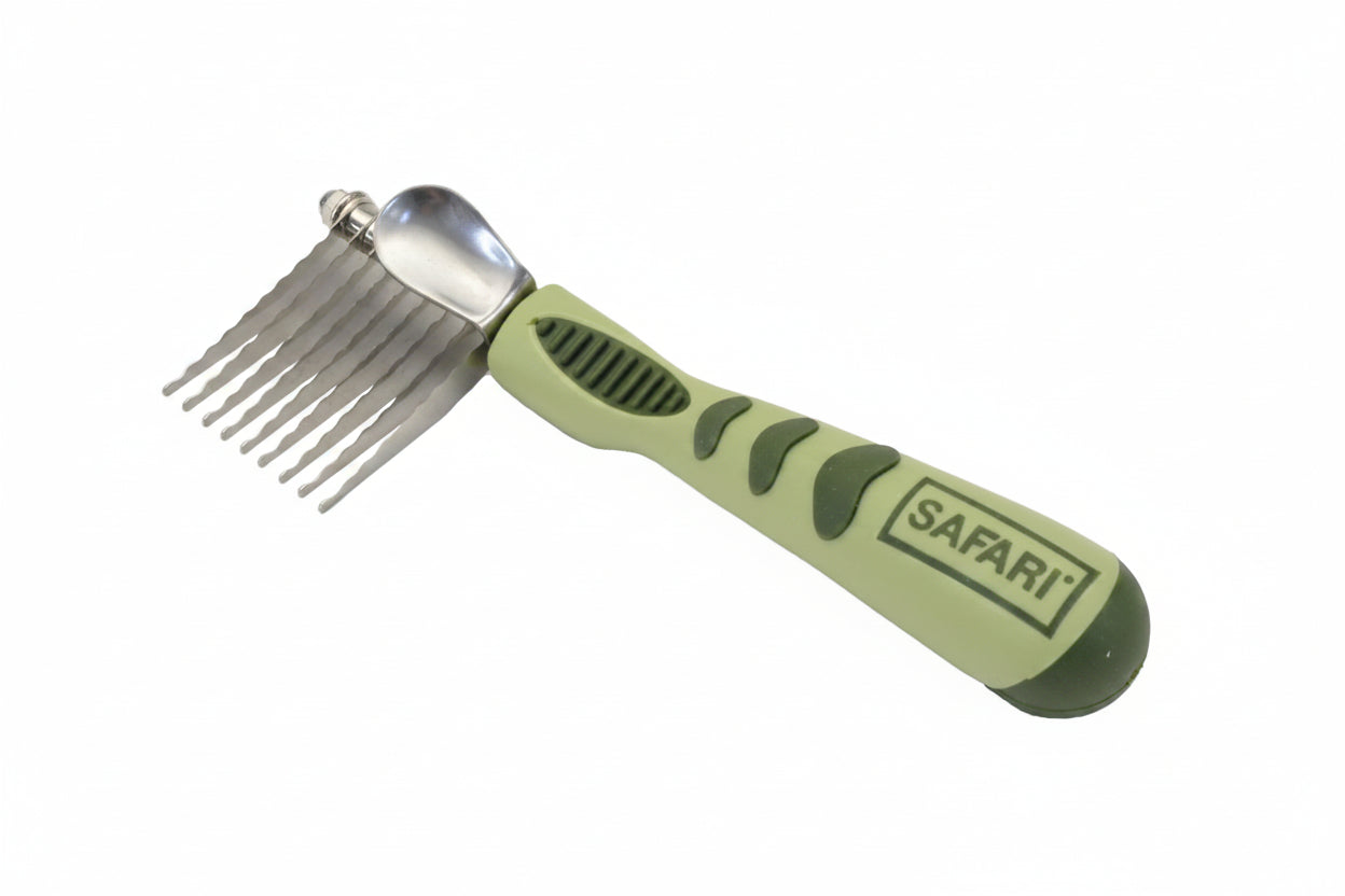 Green grooming comb with metal teeth on a white background, branded 'Safari'.