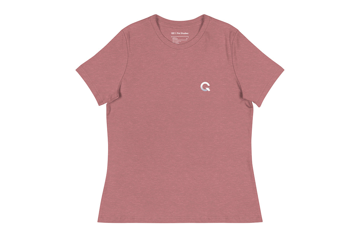 Pink t-shirt with Q logo on left chest. 