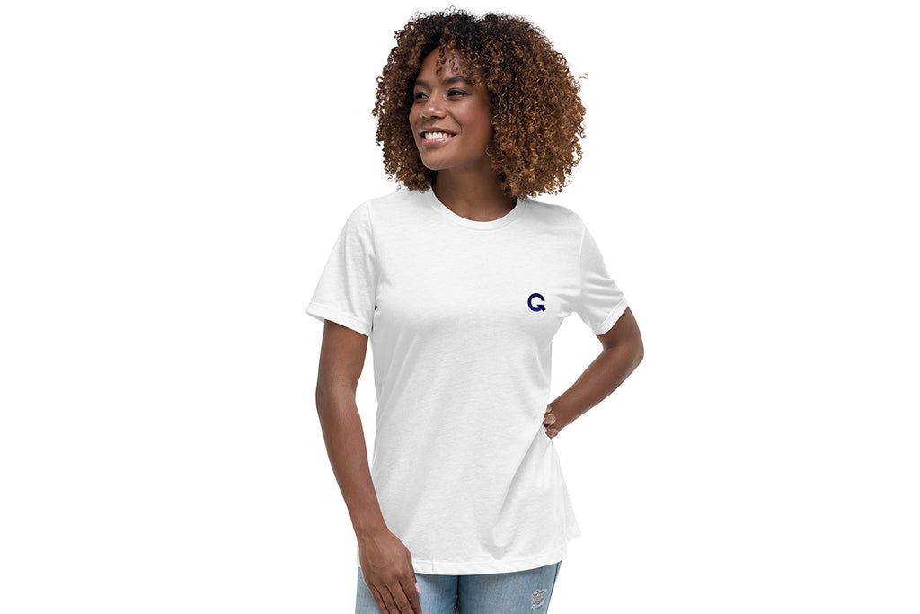 Person wearing a white t-shirt with a Q logo on a white background